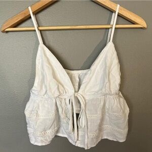 White Open tie-front crop top cami
Size: S
Brand: Shein
#croptop #beachy #summer